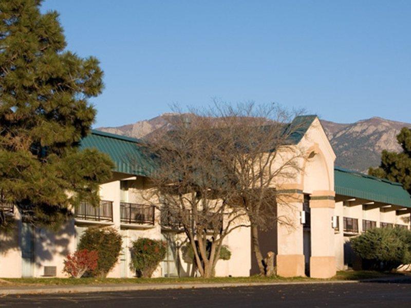 Ramada By Wyndham Albuquerque East Hotel Exterior photo